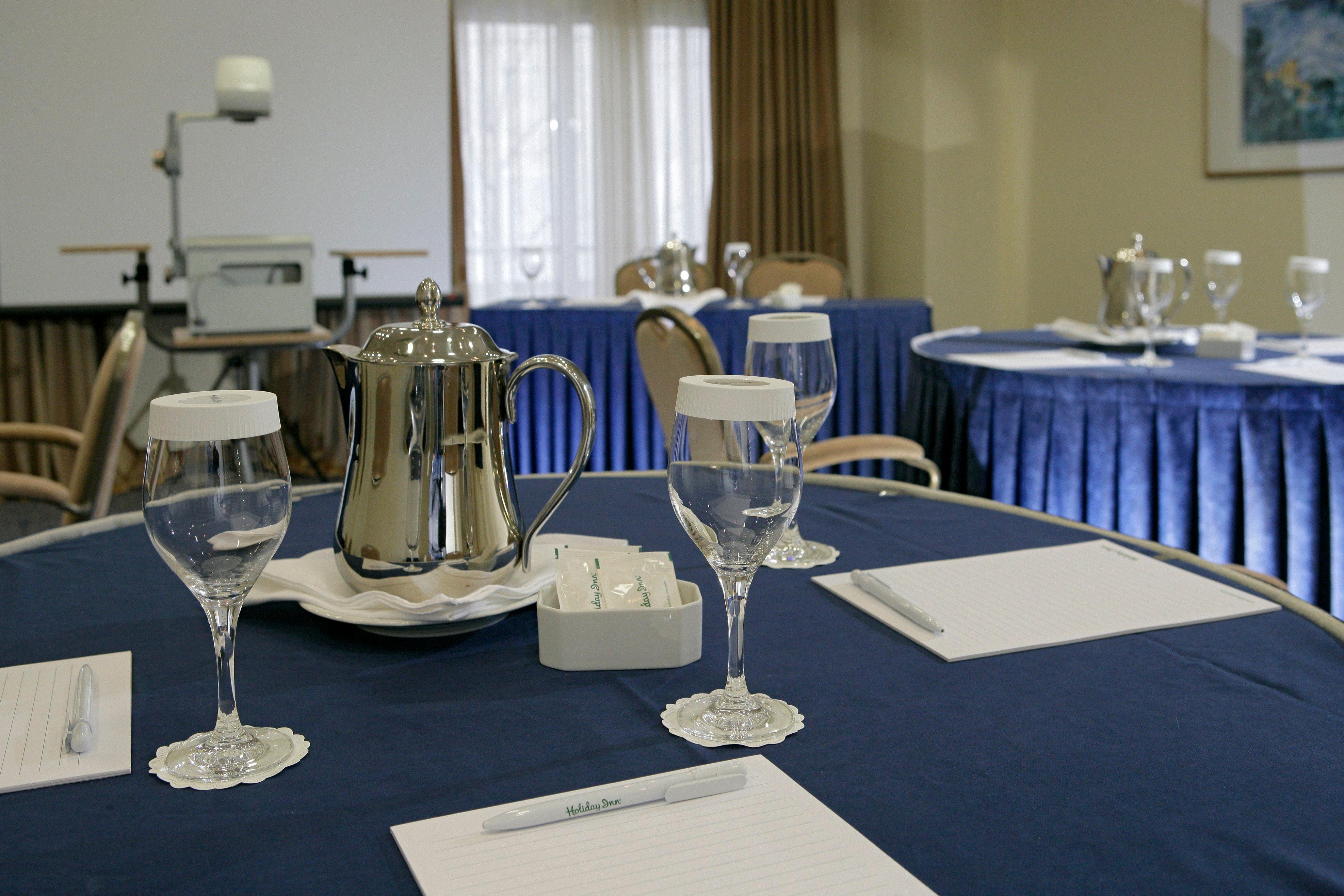 Holiday Inn Thessaloniki By Ihg Zewnętrze zdjęcie A table set for a meeting