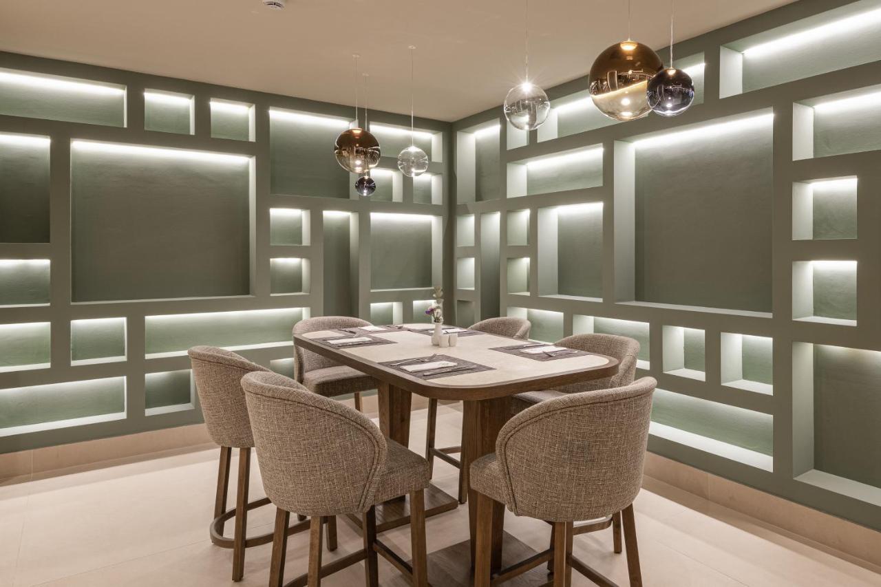 Holiday Inn Thessaloniki By Ihg Zewnętrze zdjęcie The private dining room at the restaurant
