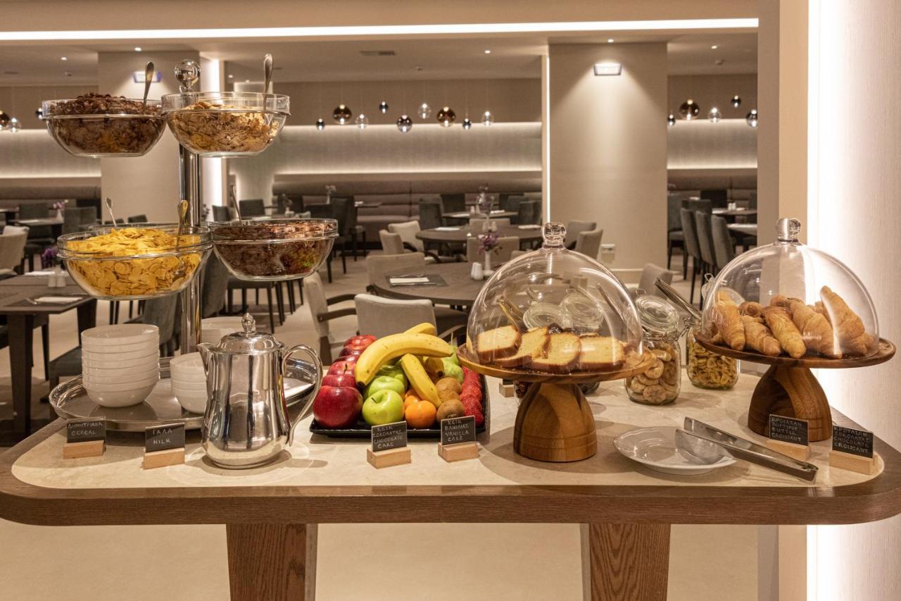 Holiday Inn Thessaloniki By Ihg Zewnętrze zdjęcie A buffet at a hotel