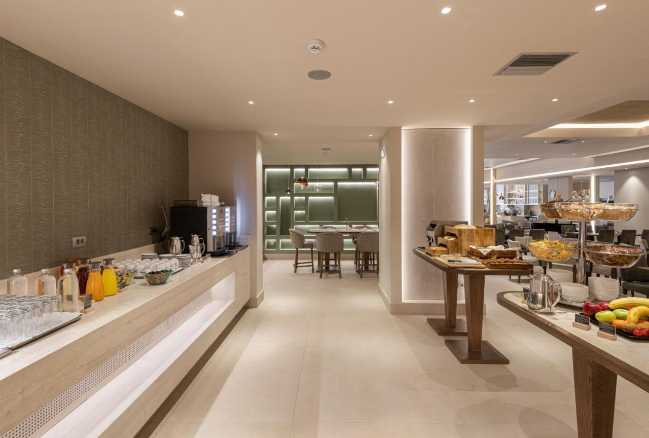 Holiday Inn Thessaloniki By Ihg Zewnętrze zdjęcie The lounge at London Heathrow Airport