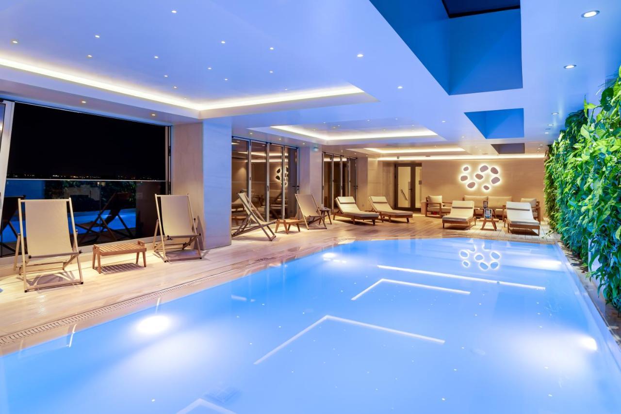 Holiday Inn Thessaloniki By Ihg Zewnętrze zdjęcie The pool at the hotel