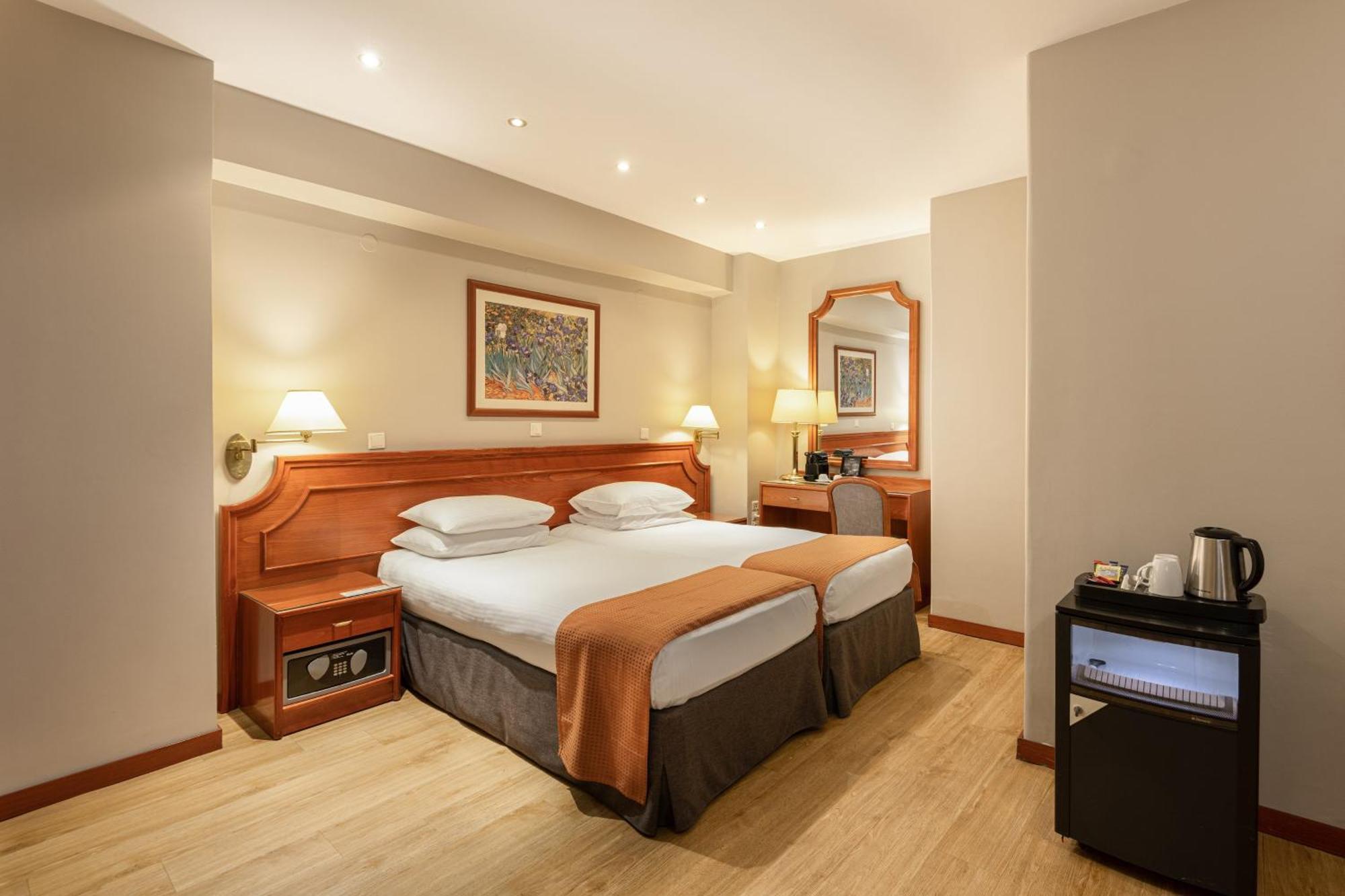 Holiday Inn Thessaloniki By Ihg Zewnętrze zdjęcie A room at the Protea Hotel, Sandton