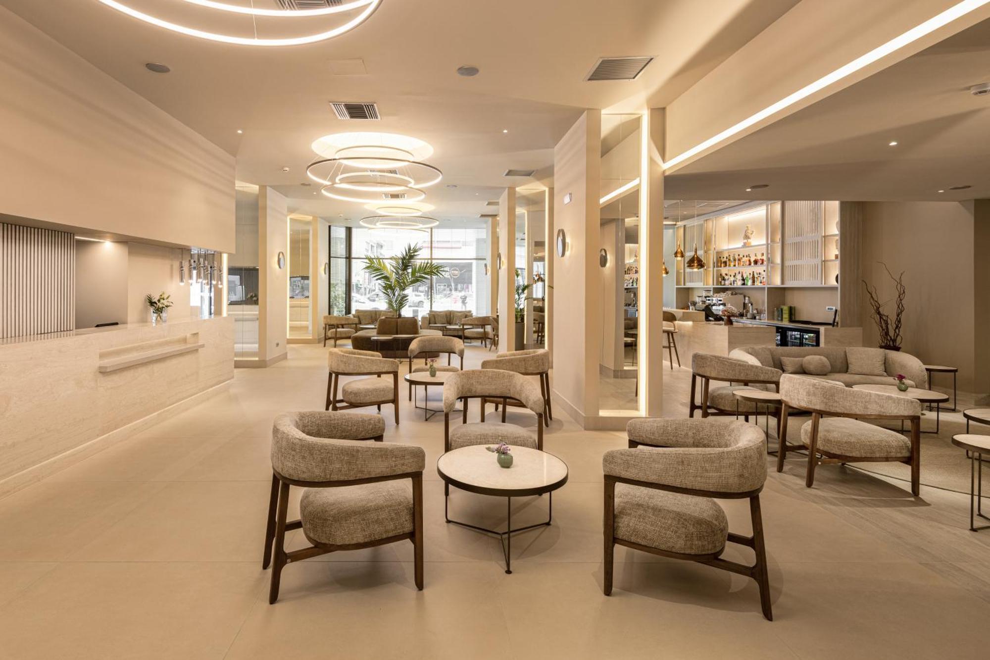 Holiday Inn Thessaloniki By Ihg Zewnętrze zdjęcie The lobby of the hotel